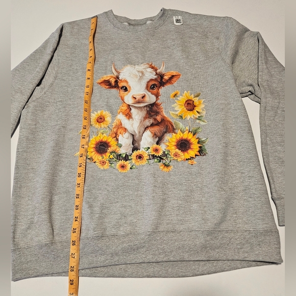 NWT Gray Sweatshirt with Highland Cow and Sunflowers. Size L - Picture 5 of 9